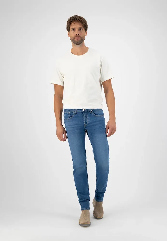 MUD JEANS Dunn low tapered jeans pure blue men version 2